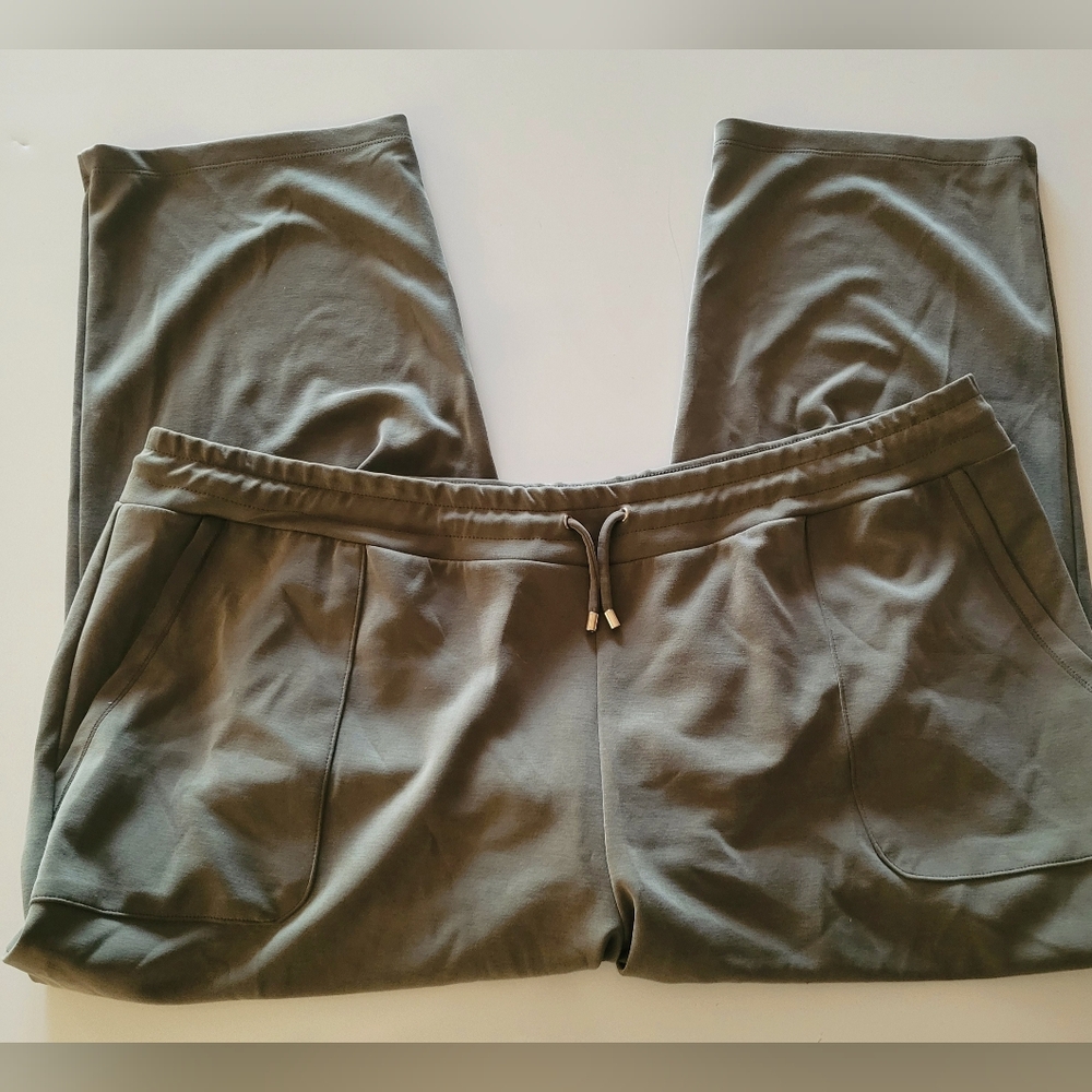 Chico's Zenergy Olive Drawstring Crop Track/Gym Pants Pull On 4R/20-22 - Picture 8 of 16